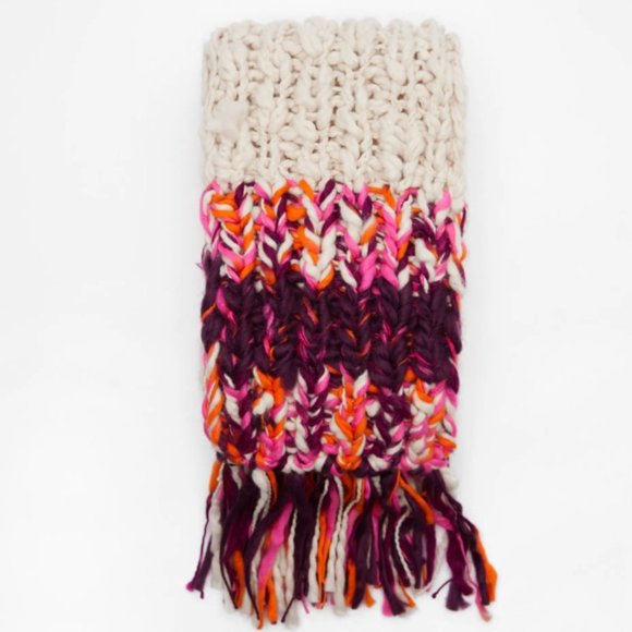Zara Pink Knit Scarf with fringes - Picture 2 of 4